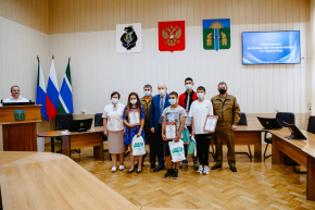 Награждение ребят из п.Новый мир за помощь в тушении пожара