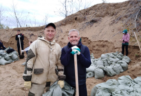 Волонтеры на борьбе с паводками