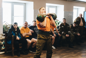Огнеборцы 2 отряда Противопожарной службы края определили сильнейших в гиревом спорте