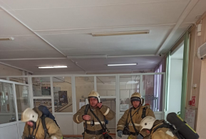 В г.Вяземский огнеборцы краевой 72 пожарной части провели пожарные учения