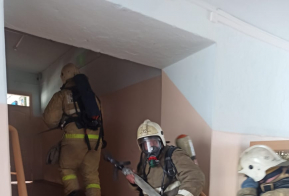 В г.Вяземский огнеборцы краевой 72 пожарной части провели пожарные учения
